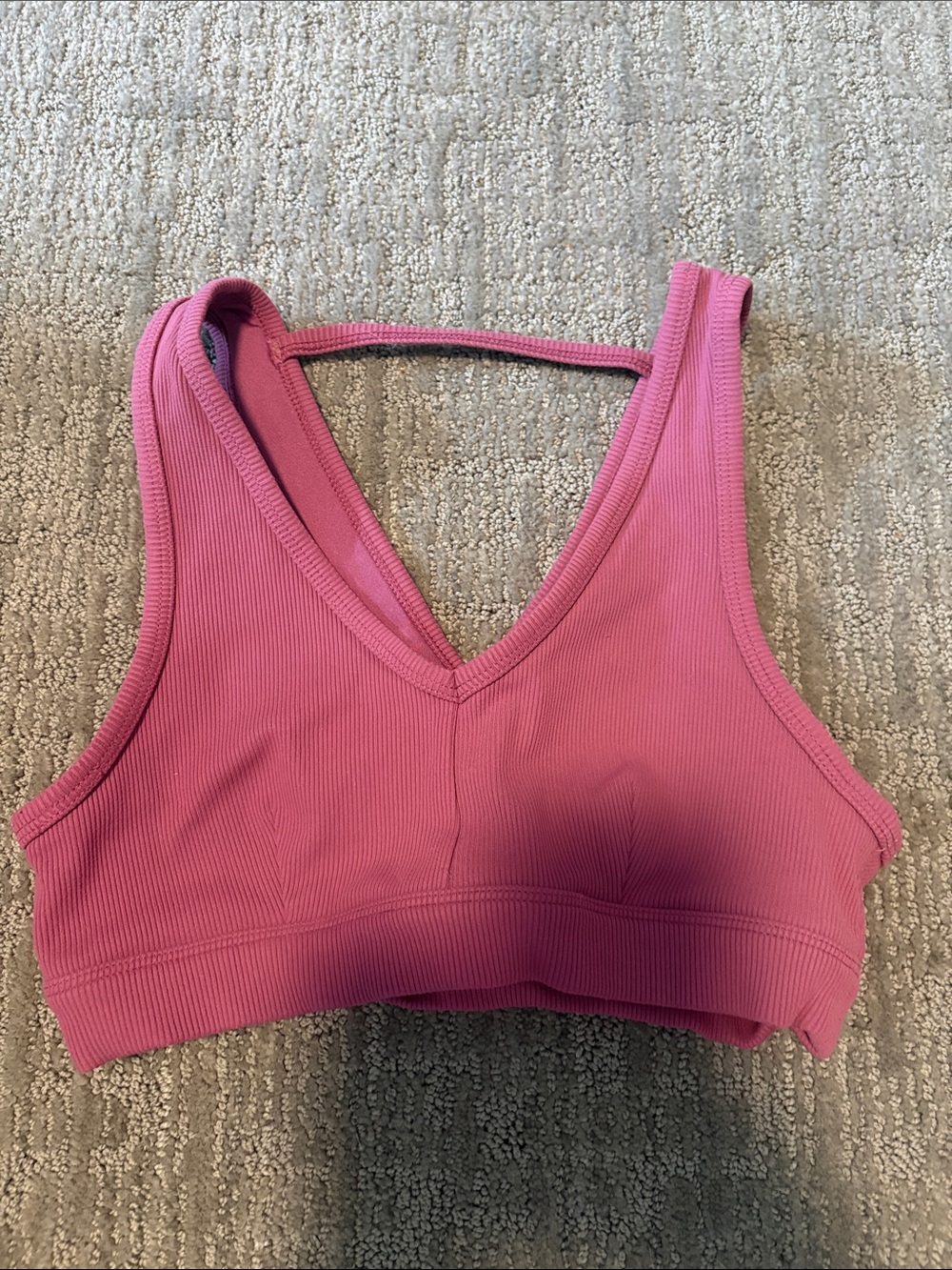 ALO Yoga Ribbed V-Neck Sports bra in Mauve